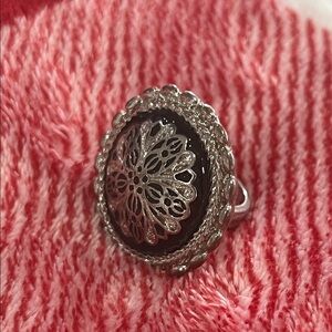 Intricate Silver Tone Filigree Women's Ring *costume jewelry